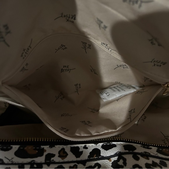 BETSEY JOHNSON XOSPEEDY LEOPARD HEARTS DUFFLE BAG - Picture 12 of 14